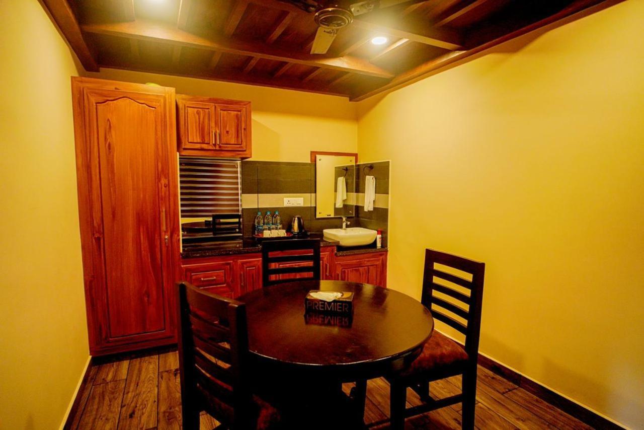Falcon Riverview Resorts Kuttampuzha 外观 照片
